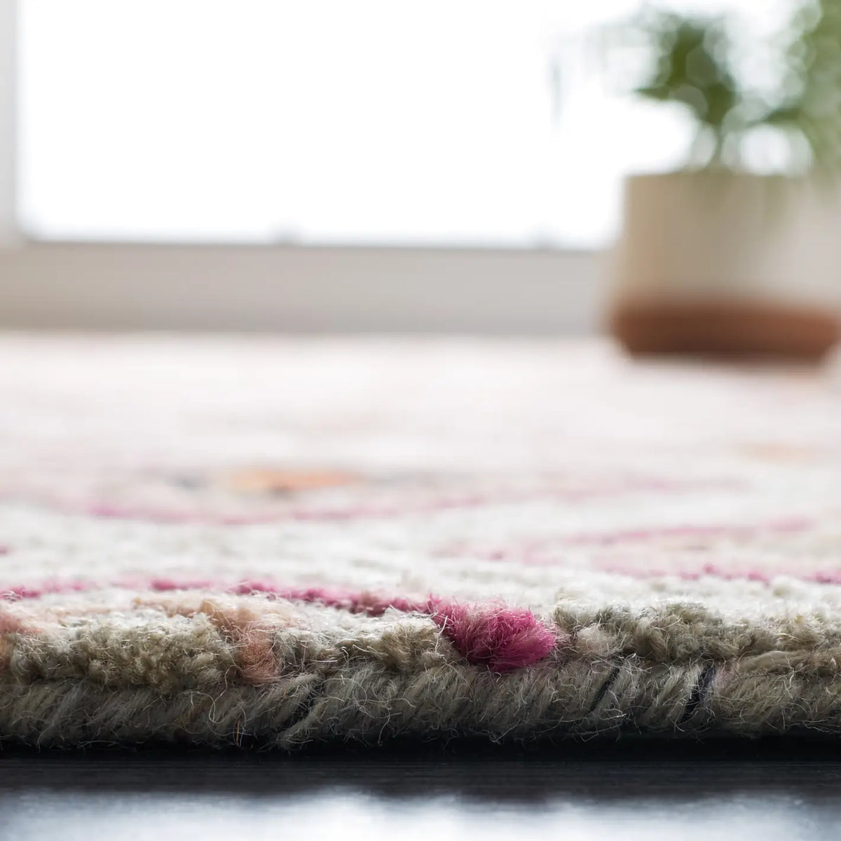 Safavieh Trace 4'-0" x 6'-0" Rug in Plum / Grey