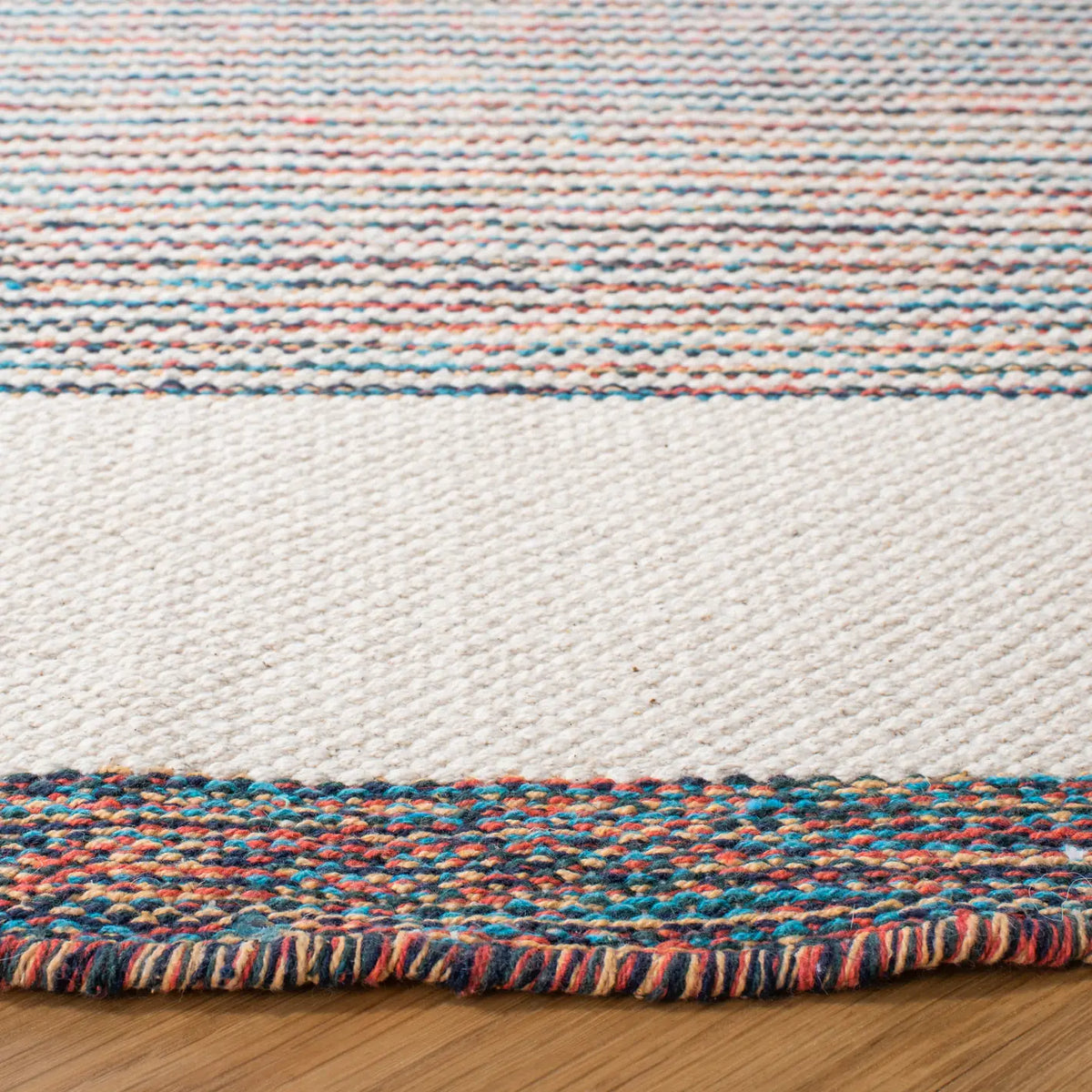 Safavieh Montauk 6'-0" x 6'-0" Rug in Beige / Blue