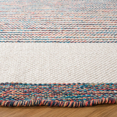 Safavieh Montauk 6'-0" x 6'-0" Rug in Beige / Blue