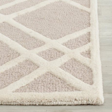 Safavieh Cambridge 2'-6" x 6'-0" Rug in Beige / Ivory
