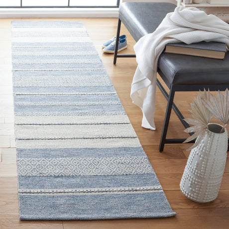 Safavieh Striped Kilim 2'-3" x 7'-0" Rug in Ivory / Blue
