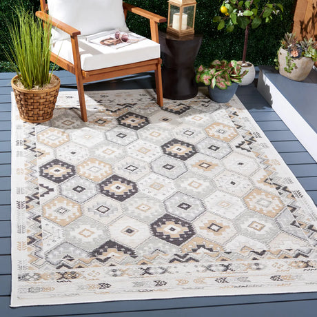 Safavieh Sunrise 5'-3" x 7'-7" Rug in Ivory / Grey Black