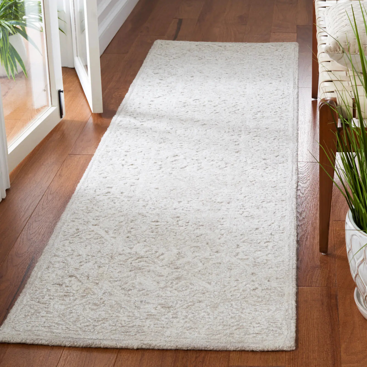 Safavieh Martha Stewart 2'-3" x 8'-0" Rug in Light Grey / Taupe