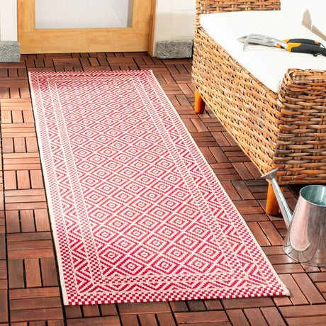 Safavieh Courtyard 2'-3" x 6'-7" Rug in Beige / Red