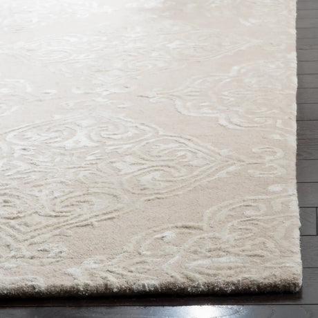 Safavieh Glamour 5'-0" x 8'-0" Rug in Beige / Ivory