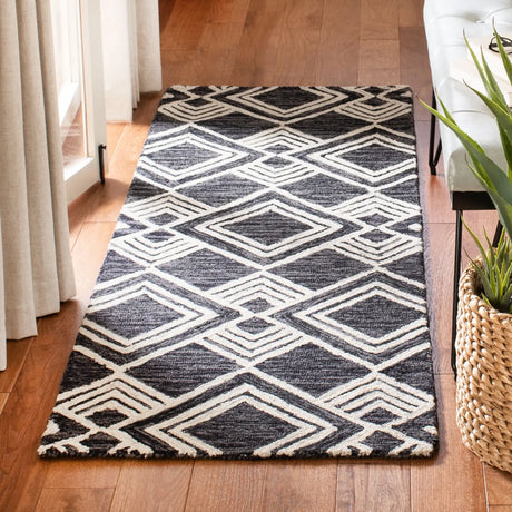 Safavieh Micro-Loop 2'-3" x 7'-0" Rug in Charcoal / Ivory