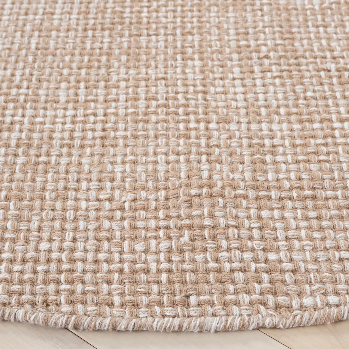 Safavieh Montauk 6'-0" x 6'-0" Rug in Beige