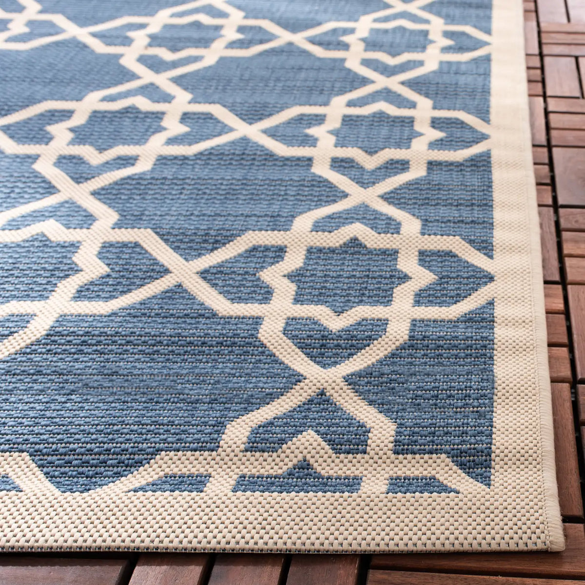Safavieh Courtyard 4'-0" x 5'-7" Rug in Blue / Beige