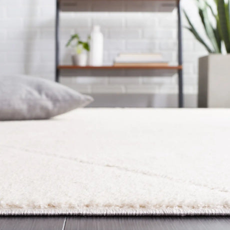Safavieh Melody 4'-0" x 6'-0" Rug in Ivory / Beige