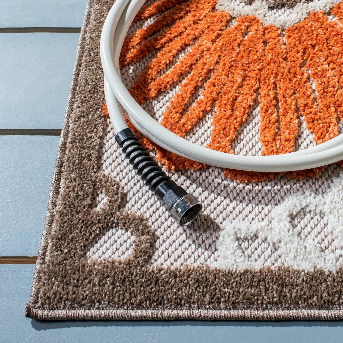 Safavieh Cabana 4'-5" x 6'-5" Rug in Beige / Orange