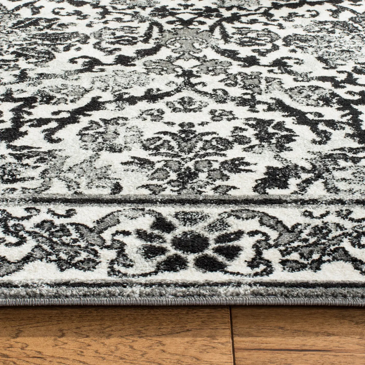 Safavieh Evoke 4'-0" x 6'-0" Rug in Ivory / Grey