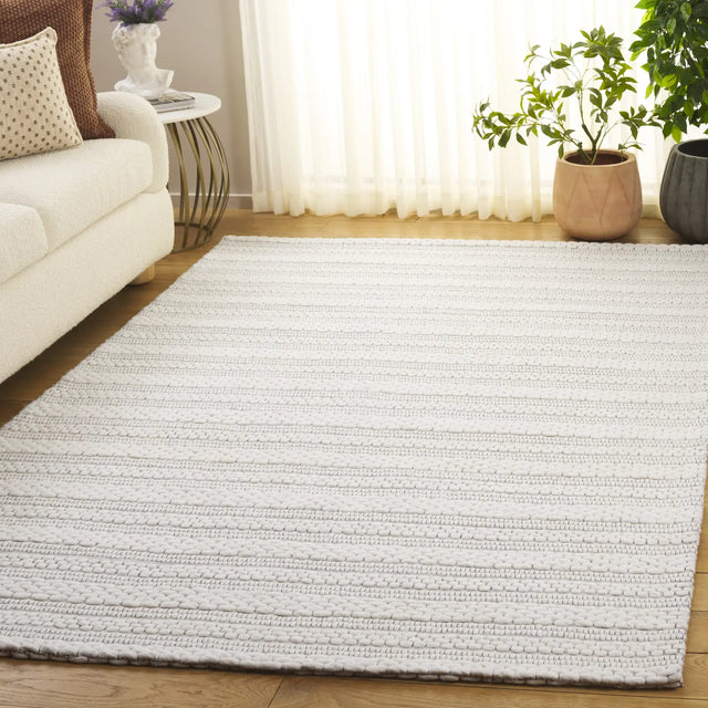 Safavieh Marbella 4'-0" x 6'-0" Rug in Ivory