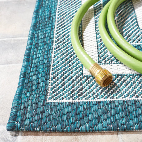 Safavieh Courtyard 4'-0" x 5'-7" Rug in Ivory / Teal