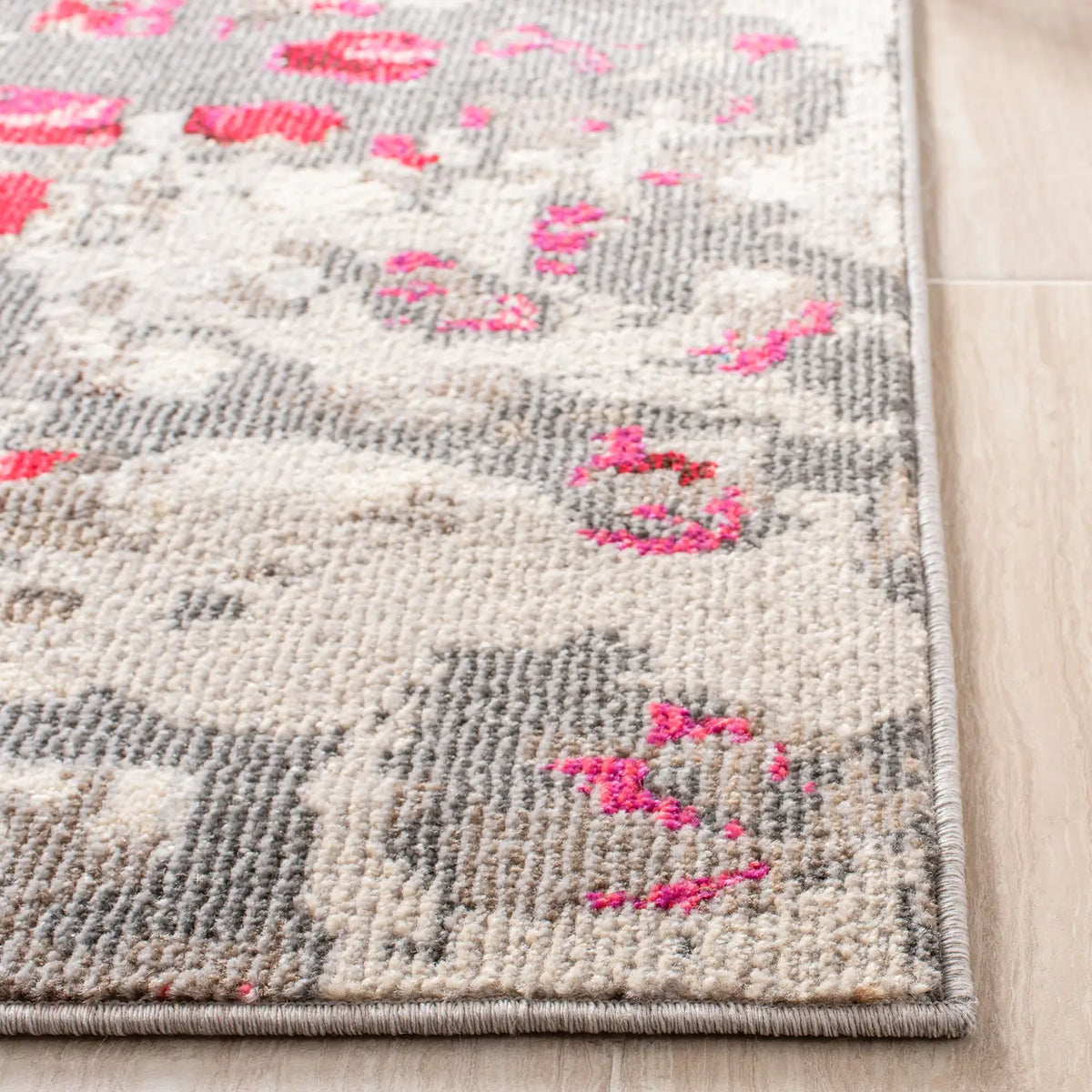 Safavieh Madison 4'-0" x 6'-0" Rug in Grey / Red
