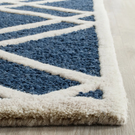 Safavieh Cambridge 4'-0" x 6'-0" Rug in Navy Blue / Ivory