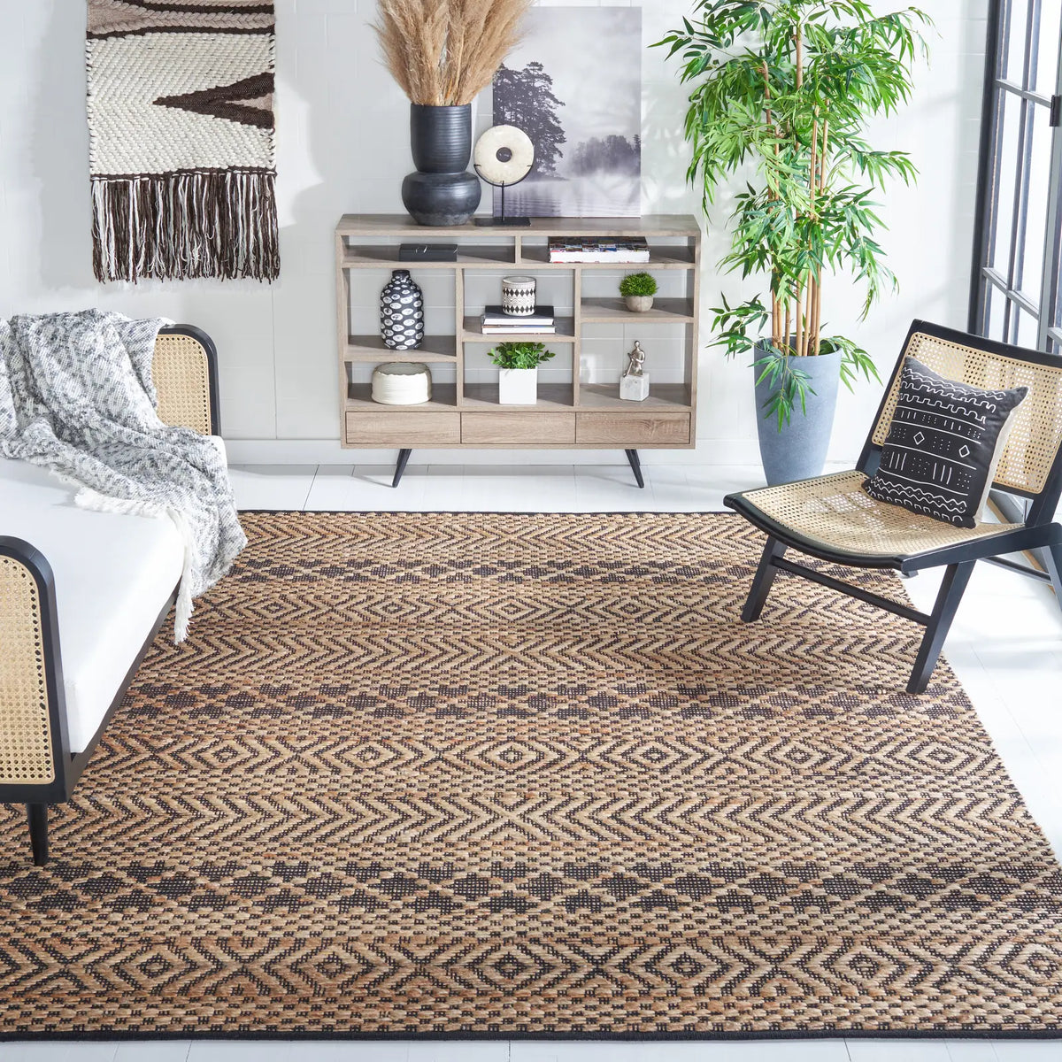 Safavieh Kilim 8'-0" x 10'-0" Rug in Natural / Black