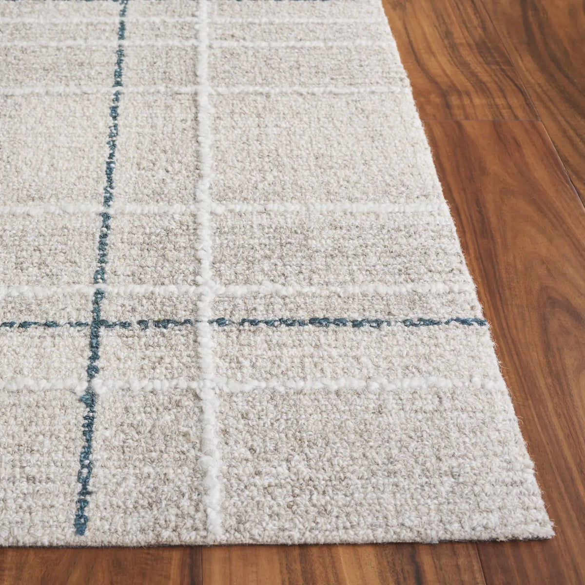 Safavieh Genre 4'-0" x 6'-0" Rug in Beige / Blue