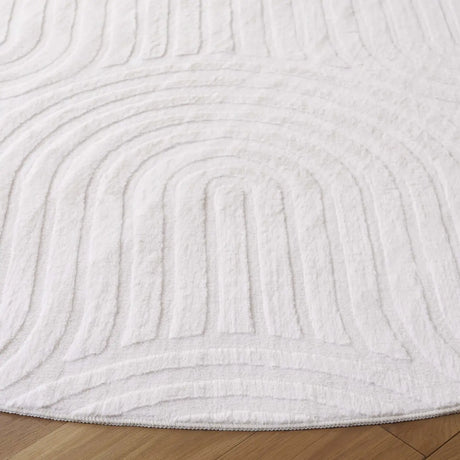 Safavieh Faux Rabbit Fur  800 6'-0" x 6'-0" Rug in Ivory