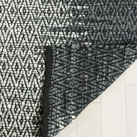 Safavieh Vintage Leather 4'-0" x 6'-0" Rug in Grey / Cream