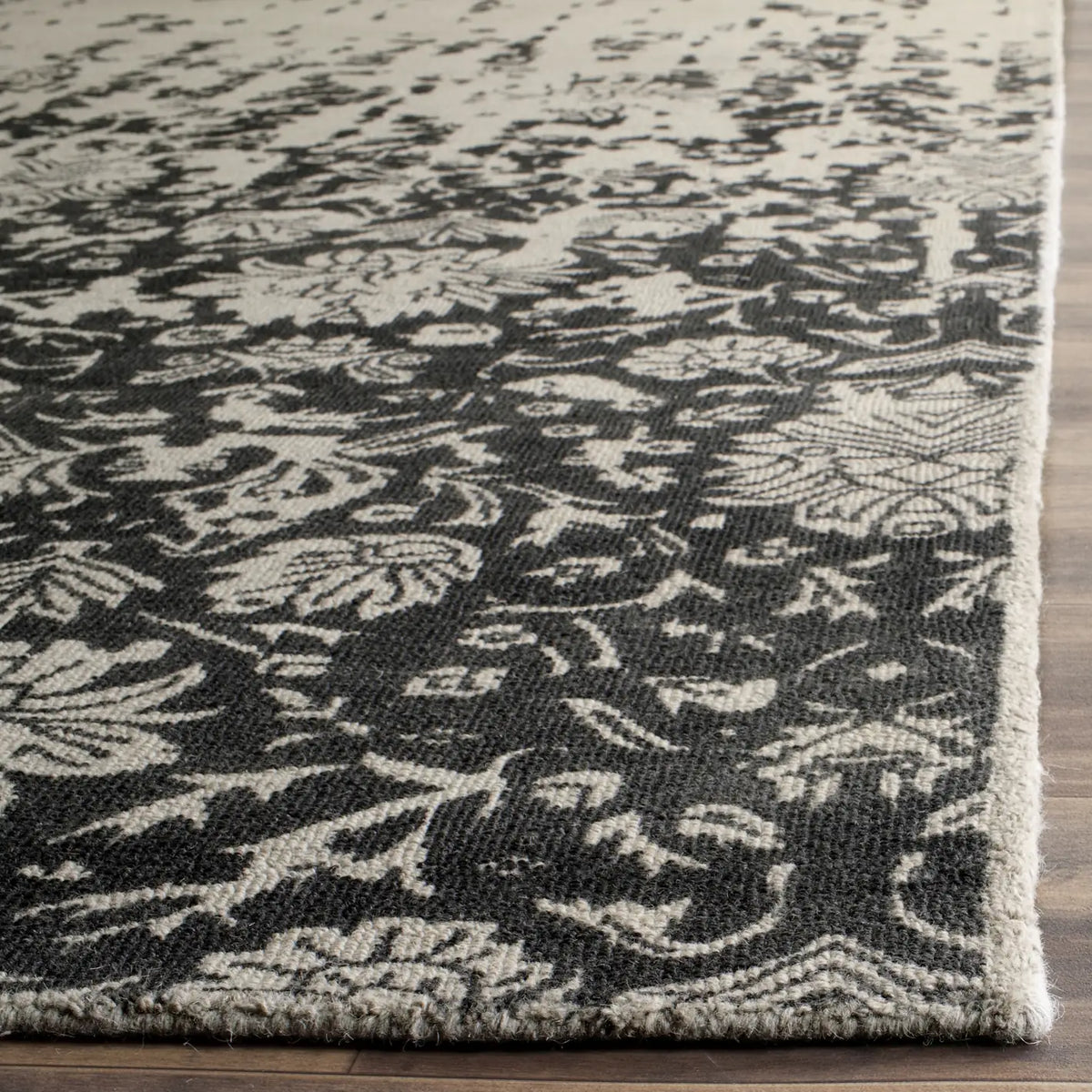 Safavieh Restoration Vintage 8'-0" x 10'-0" Rug in Silver / Grey