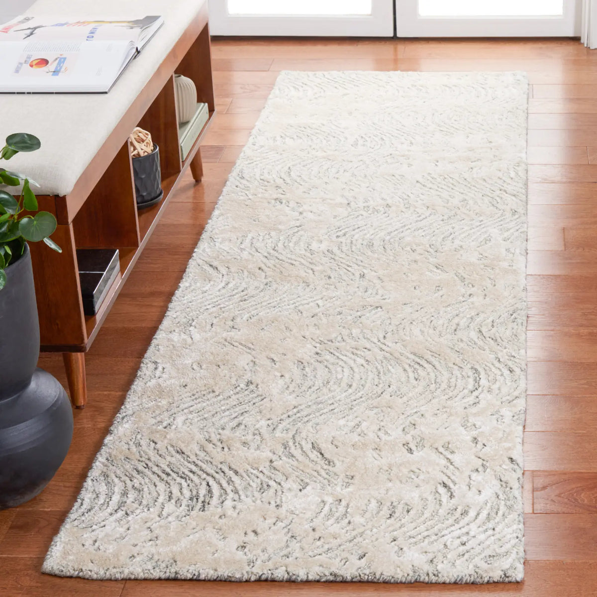 Safavieh Glamour 2'-3" x 8'-0" Rug in Light Grey / Ivory
