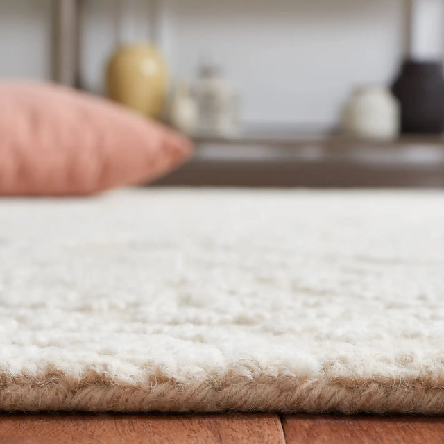 Safavieh Blossom 5'-0" x 8'-0" Rug in Beige / Ivory