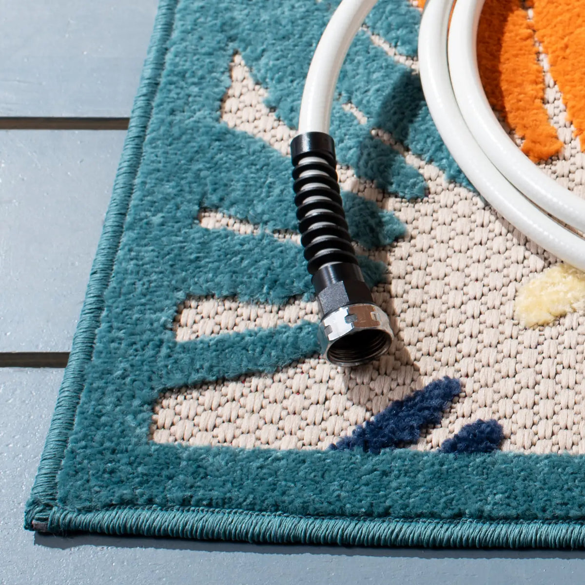 Safavieh Cabana 4'-5" x 6'-5" Rug in Ivory / Blue