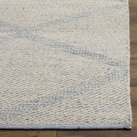 Safavieh Montauk 4'-0" x 6'-0" Rug in Light Blue