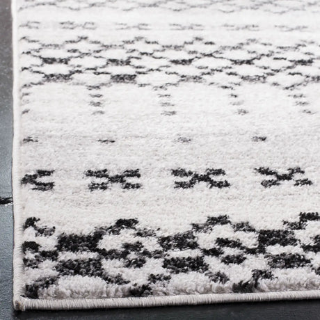 Safavieh Adirondack 4'-0" x 6'-0" Rug in Grey / Ivory
