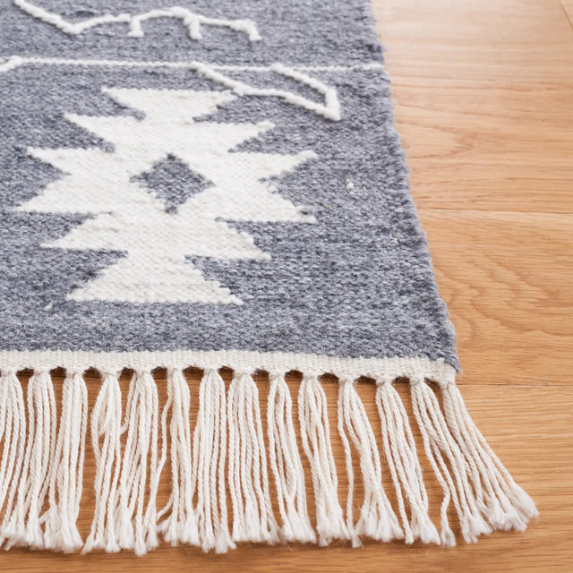 Safavieh Kilim 4'-0" x 6'-0" Rug in Dark Grey / Ivory