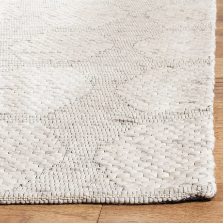 Safavieh Marbella 4'-0" x 6'-0" Rug in Beige