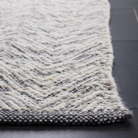 Safavieh Kilim 5'-0" x 8'-0" Rug in Grey / Beige