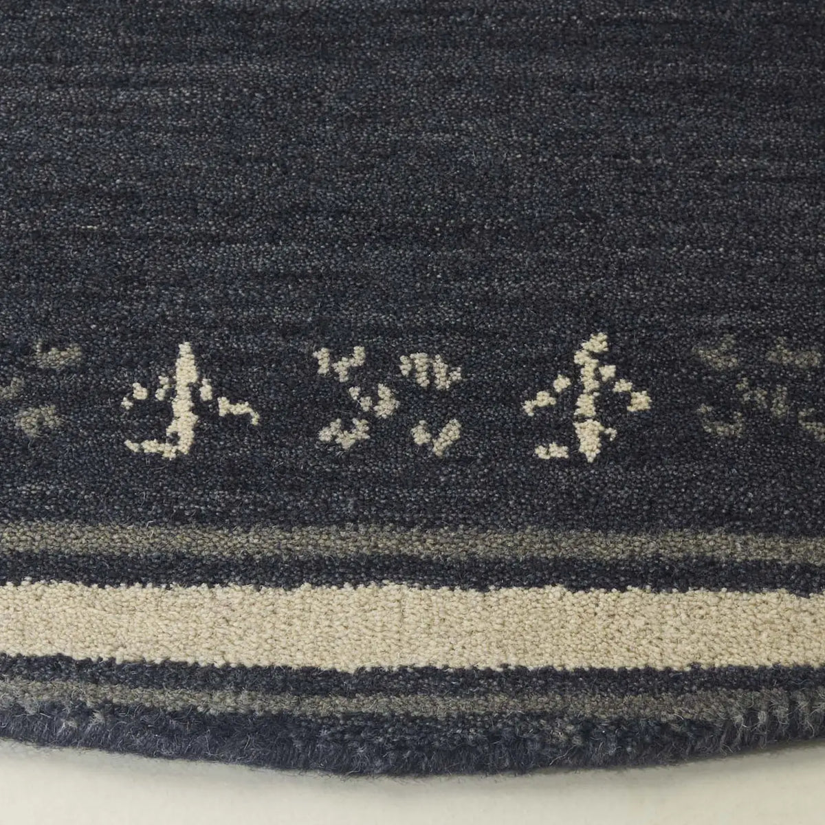 Safavieh Himalaya 3'-0" x 3'-0" Rug in Charcoal