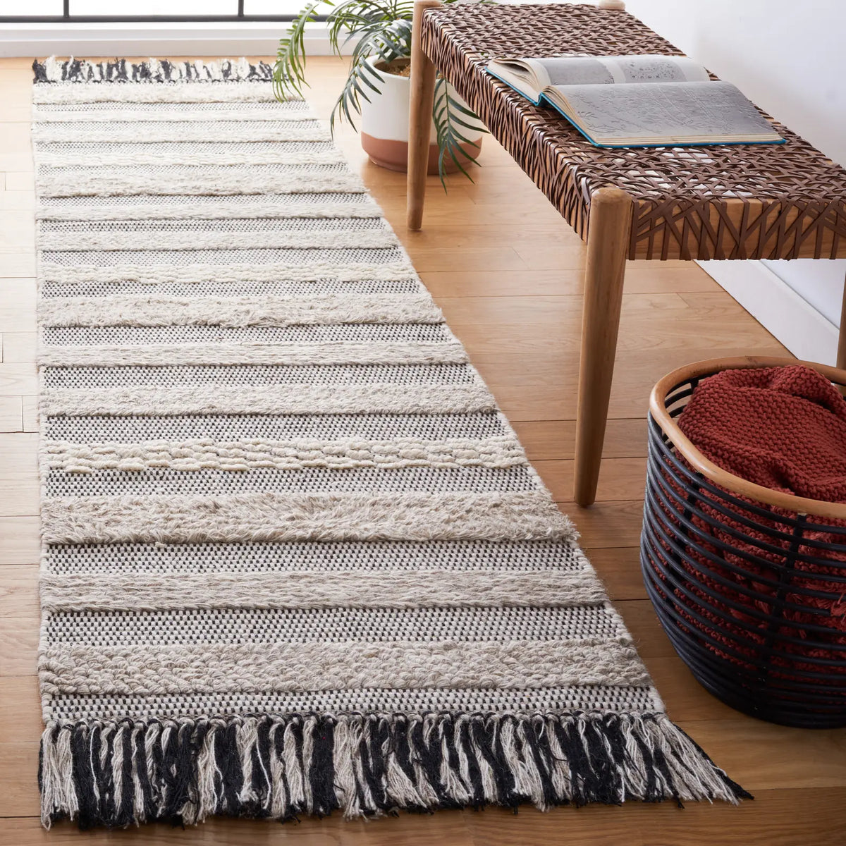 Safavieh Vermont 2'-3" x 9'-0" Rug in Beige / Ivory