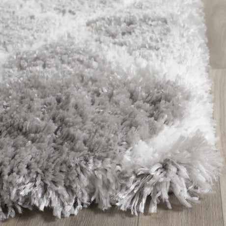 Safavieh Indie Shag 6'-7" x 9'-2" Rug in Grey / Ivory