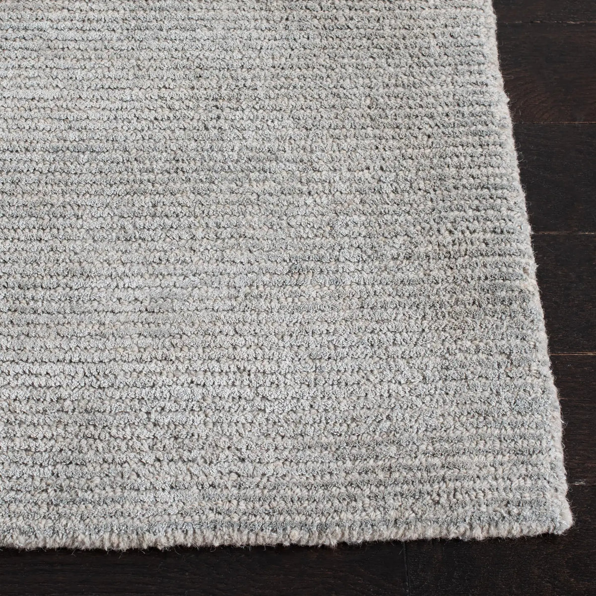 Safavieh Himalaya 4'-0" x 6'-0" Rug in Grey