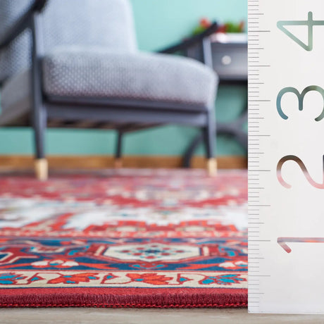 Safavieh Tucson 4'-0" x 6'-0" Rug in Red / Blue