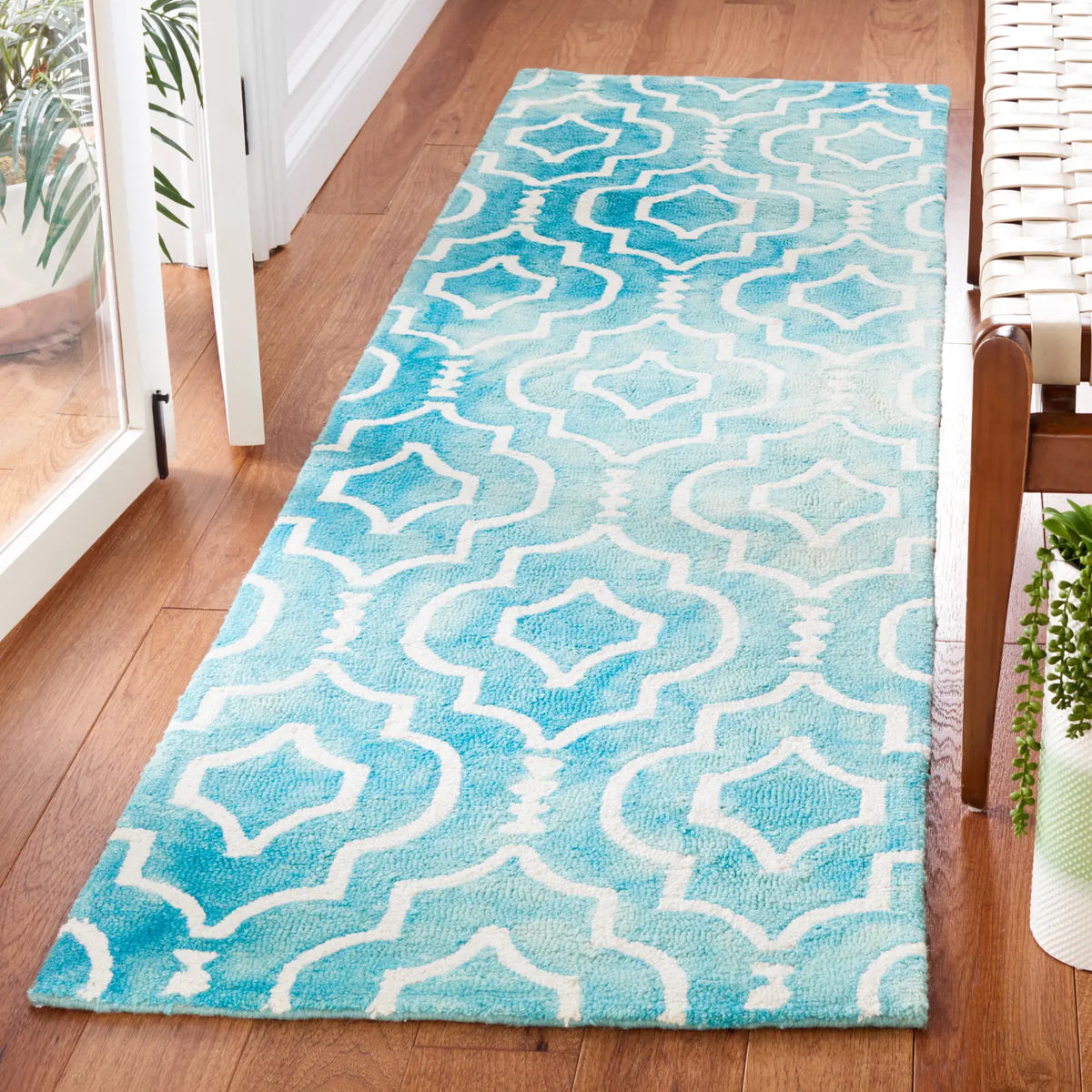 Safavieh Dip Dye 2'-3" x 8'-0" Rug in Turquoise / Ivory