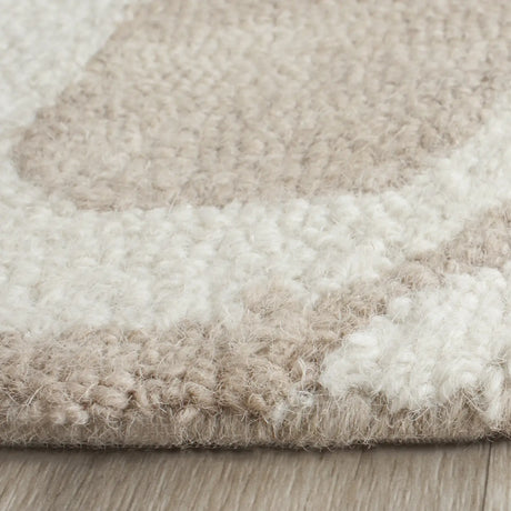 Safavieh Dip Dye 7'-0" x 7'-0" Rug in Beige / Ivory
