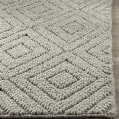 Safavieh Natura 5'-0" x 8'-0" Rug in Silver