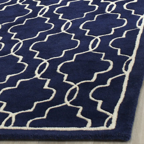 Safavieh Chatham 4'-0" x 6'-0" Rug in Dark Blue / Ivory