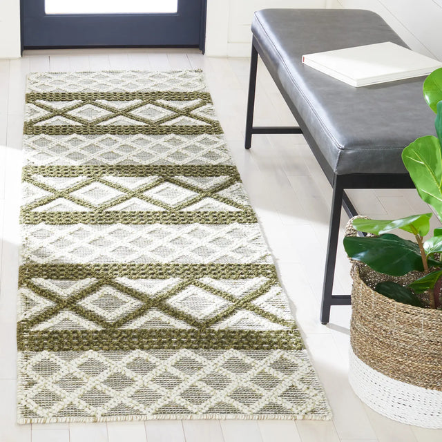 Safavieh Vermont 2'-3" x 8'-0" Rug in Ivory / Dark Green