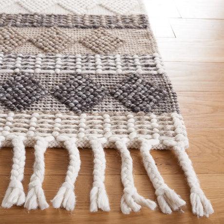 Safavieh Natura 4'-0" x 6'-0" Rug in Ivory / Black