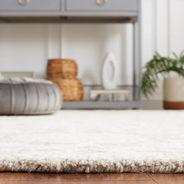 Safavieh Ebony 4'-0" x 6'-0" Rug in Grey / Ivory