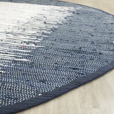 Safavieh Montauk 6'-0" x 6'-0" Rug in Ivory / Navy