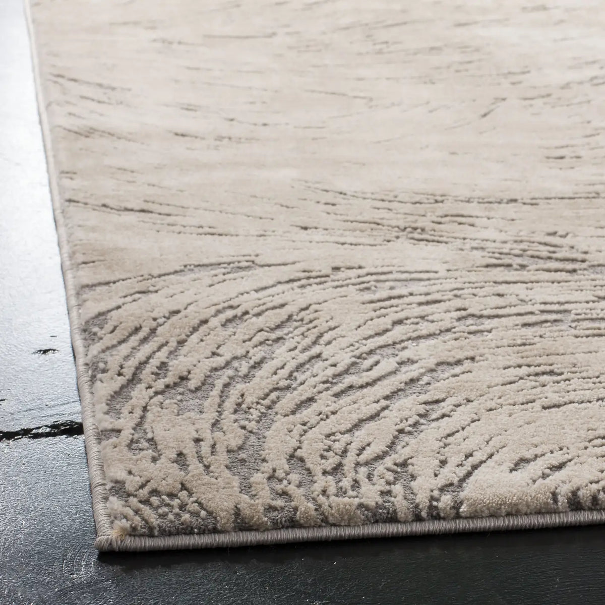 Safavieh Meadow 4'-0" x 6'-0" Rug in Ivory / Grey