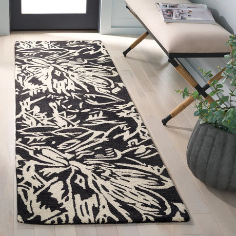 Safavieh Jardin 2'-3" x 8'-0" Rug in Black / Ivory