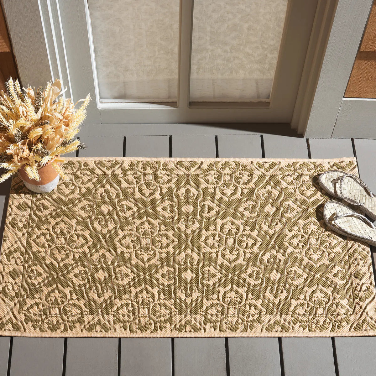 Safavieh Courtyard 2'-0" x 3'-7" Rug in Green / Creme
