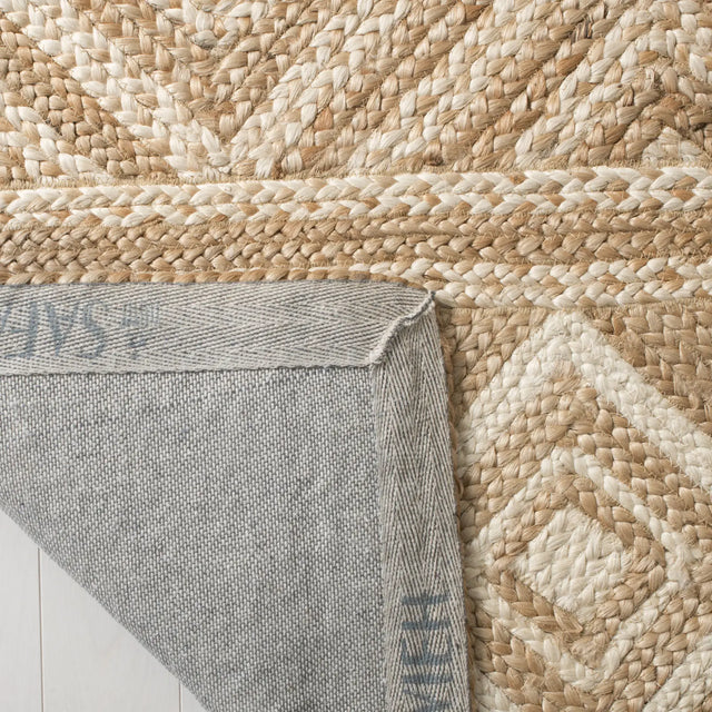 Safavieh Natural Fiber 4'-0" x 6'-0" Rug in Natural / Ivory