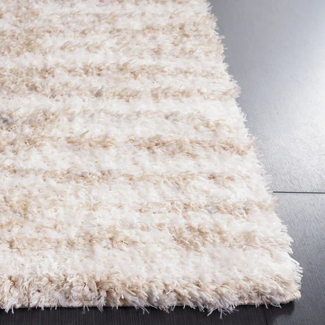 Safavieh Lindsay Shag 4'-0" x 6'-0" Rug in Beige / Ivory